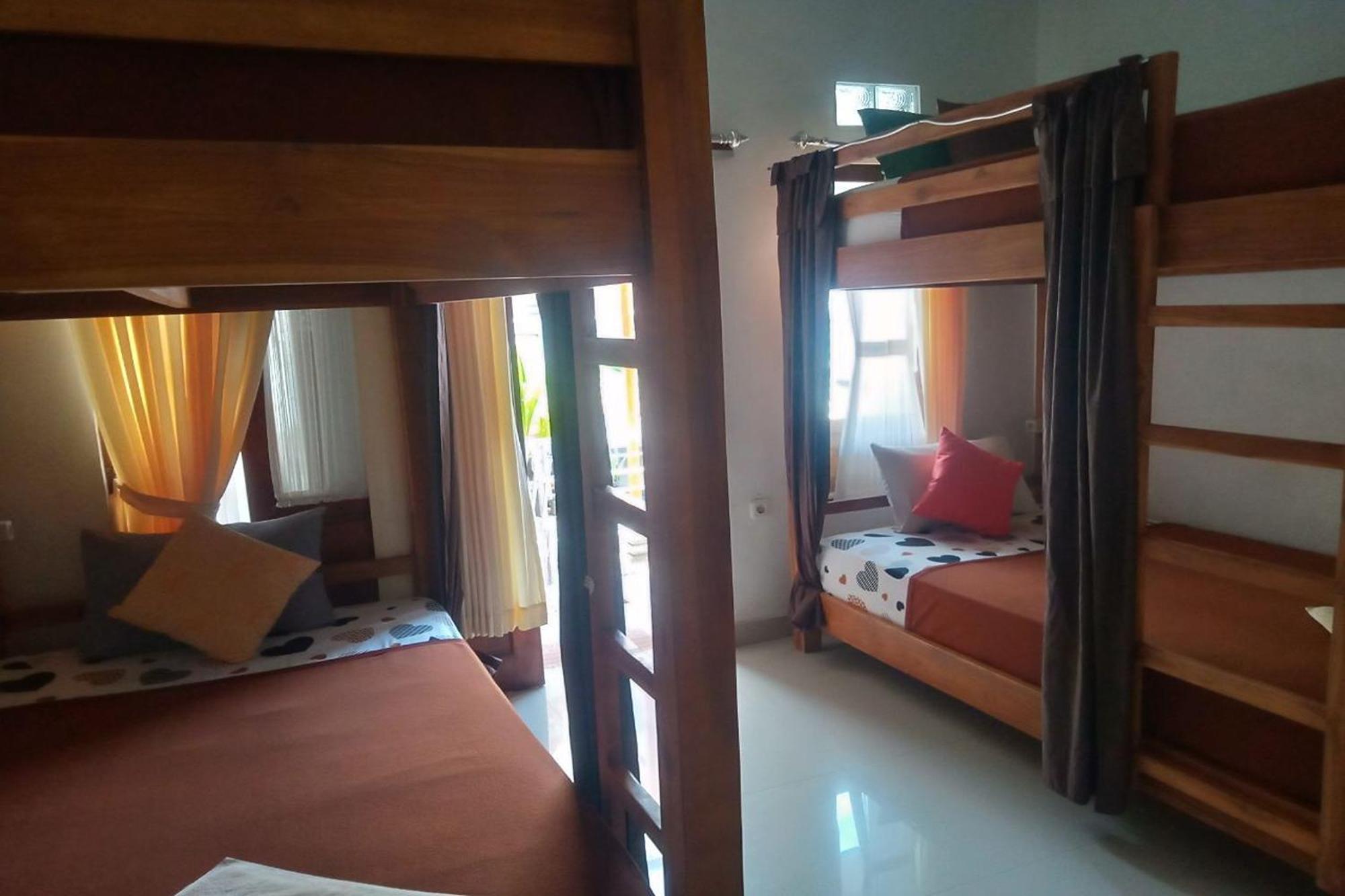 Gedhong Hostel Batununggul Extérieur photo